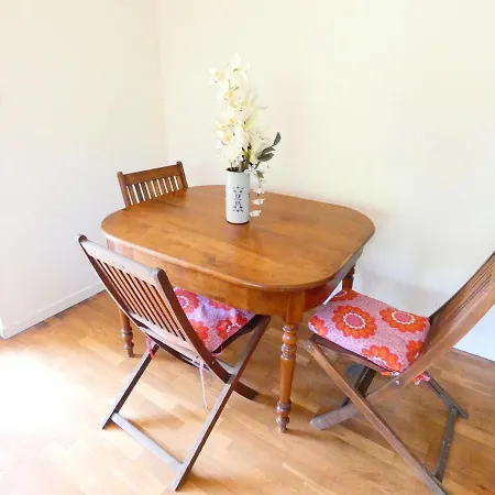 Le Chantegrillet Grand Quiet Garden Apartment