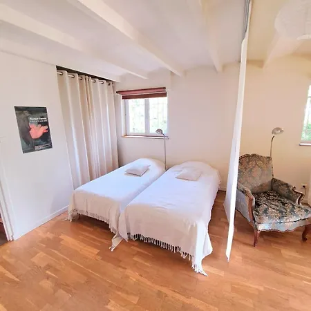 Le Chantegrillet Grand Quiet Garden Apartment